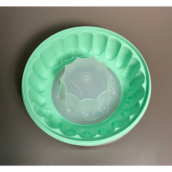Jell-O Bundle - VTG Pistachio Green Tupperware Mold & Classic Recipes Cookbook - Picture 6 of 8